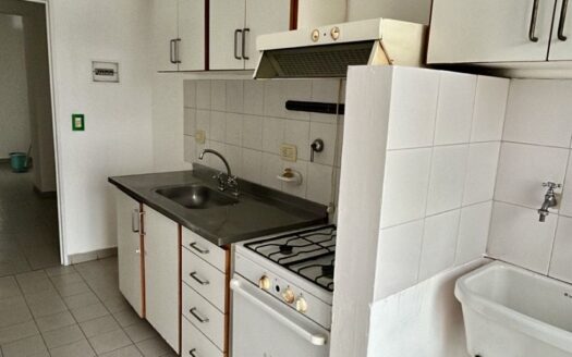 Amplio 3 Ambientes de 75 m² con Balcón a Metros de Parque Lezama