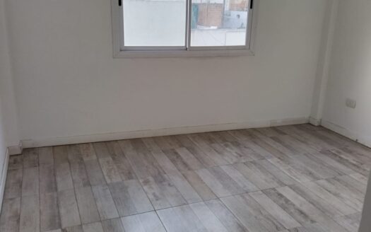 Alquilo Amplio semi piso de 2 Ambientes con Cochera a Extrenar en Boedo