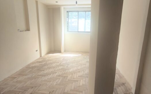 Av Corrientes Al 2300 – Impecable, Muy Luminoso Al Frente Uso Profesional Exclusivo