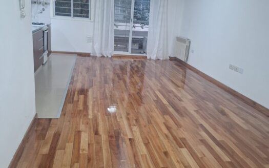 Dueño alquila excelente Semipiso con amplio patio.