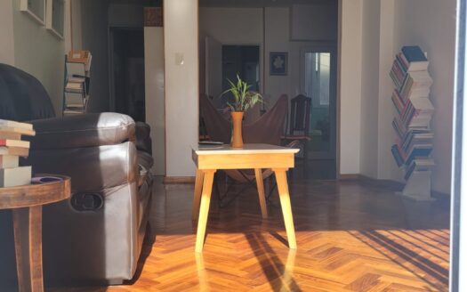 Departamento 4 ambientes. Todo luz y sol.. Impecable.