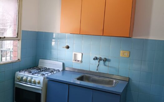 Alquiler 1 amb. con cocina separada y balcón zona Congreso