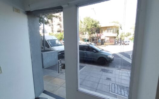 LOCAL EN ALQUILER BARRIO PARQUE PATRICIOS,  AV. JUJUY 1791 ESQ. BRASIL