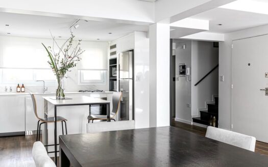 Dúplex 4 Ambientes Amoblado, con Balcón Terraza y Cochera – Recoleta