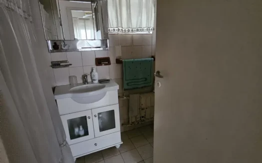 Departamento 4 Ambientes Al Frente Muy Luminoso Con Balcón , Baño Y Toilette