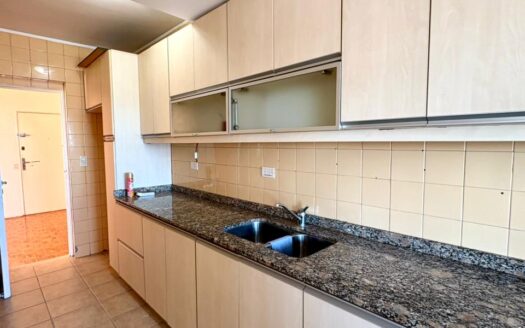 Departamento tres ambientes impecable flores piso 23