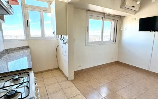 Departamento tres ambientes impecable flores piso 23