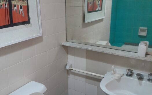 Monoambiente de 36 m2 – Av. Santa Fe  1126   – 4to. 423  y Cerrito –  Contra-frente a Pulmón de Manzana muy luminoso – Cocina separada – Baño muy cómodo
