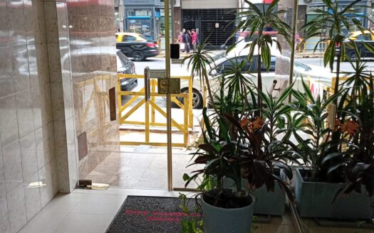 Dueño vende Dpto. 2 amb. Almagro a refaccionar, sobre Av. Rivadavia al 3400
