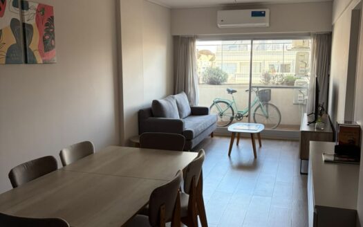 DEPTO. 3 AMBIENTES TOTALMENTE AMUEBLADO EN CABALLITO CON BALCON Y COCHERA. (ver tambien opcion sin cochera)