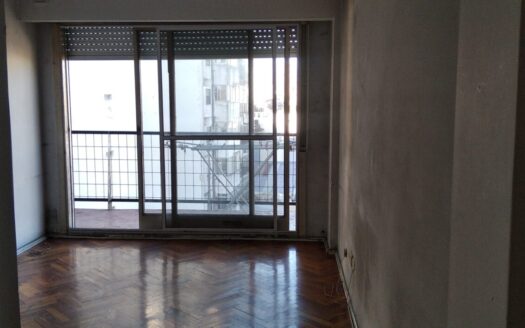 3 Ambientes Al Frente con Gran Balcón – Piso Alto – Muy Luminoso – Almagro