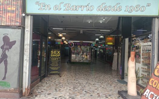 Local en galería al frente