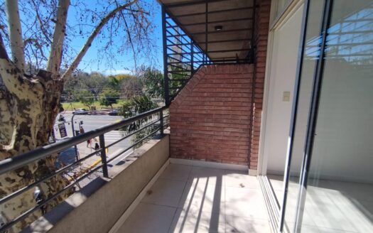 Venta Departamento Monoambiente En Flores Norte Con Dos Balcones